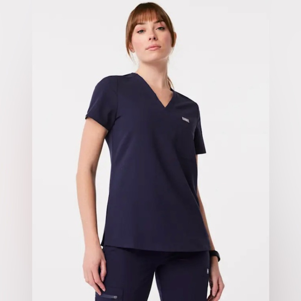 NWT Figs Catarina Top Navy Blue One Front Pocket Size XL Petite - Picture 1 of 10